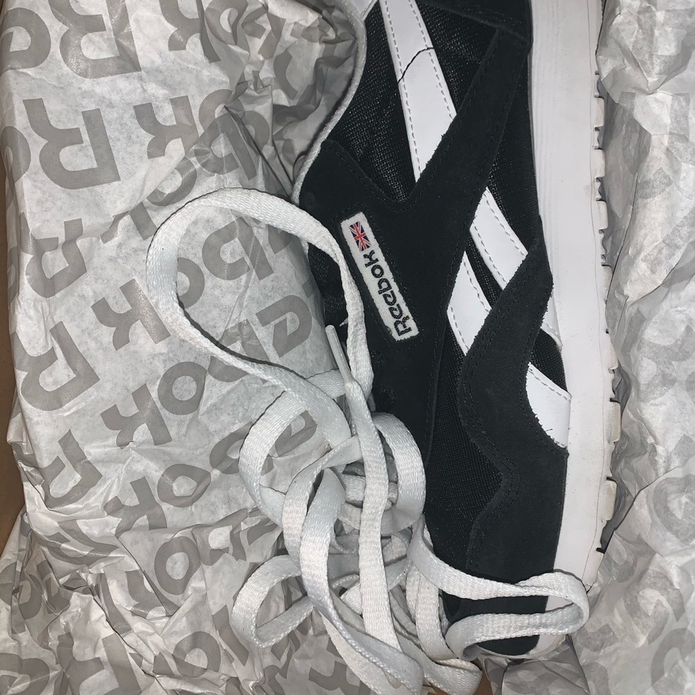Reebok classics in black size 6.5 (women’s)